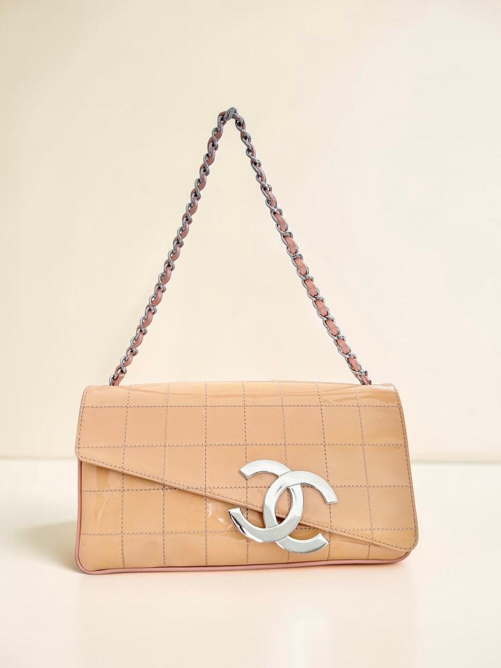 Rose Beige CHANEL Patent Leather Shoulder Bag CC Chocolate Bar East West